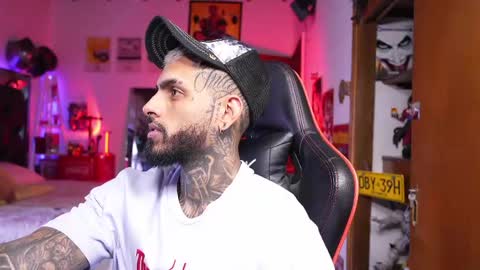 logan_hugh8 online show from 04.04.26