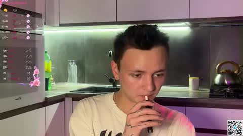 Snapshot of logan_mett chatting on 10.07.25 Logan online show from 10.07.25