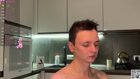 Snapshot of logan_mett chatting on 10.10.25 Logan online show from 10.10.25