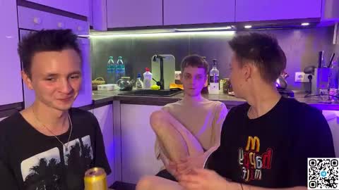 Snapshot of logan_mett chatting on 10.19.25 Logan online show from 10.19.25