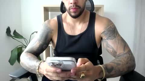 Snapshot of loganhod chatting on 06.26.26 Logan Wolfp online show from 06.26.26