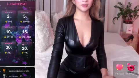 Snapshot of loisewilliams chatting on 10.02.25 Mistress L online show from 10.02.25