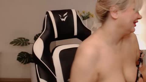  Lola  online show from 03.11.26