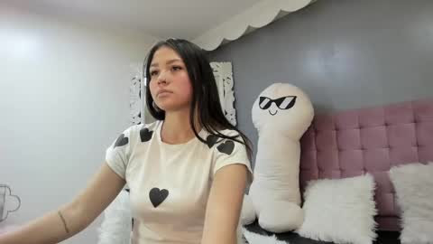 Snapshot of lola_cook chatting on 10.15.25 Lola online show from 10.15.25