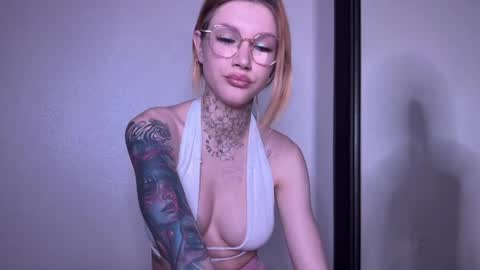 Snapshot of lola_sunnie chatting on 05.03.26 Adelia online show from 05.03.26