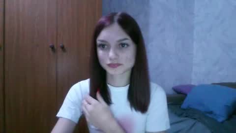 Snapshot of lola_sweetglow chatting on 07.19.26 lola_sweetglow online show from 07.19.26