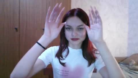 Snapshot of lola_sweetglow chatting on 08.06.26 lola_sweetglow online show from 08.06.26