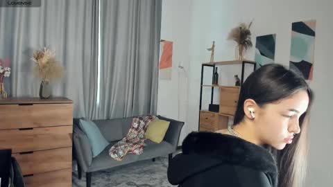 Snapshot of lola_weis chatting on 02.16.26 Melina online show from 02.16.26