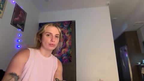 Snapshot of lolaa555 chatting on 04.25.26 lolaa555 online show from 04.25.26