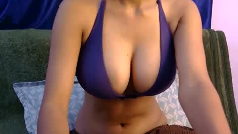 Snapshot of lolaa_darling chatting on 05.28.26 lolaa online show from 05.28.26