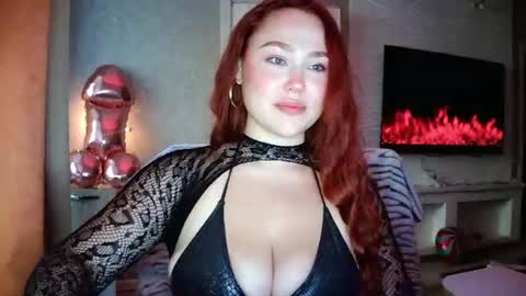 Snapshot of lolaamint_ chatting on 06.11.26 LolaaMint online show from 06.11.26