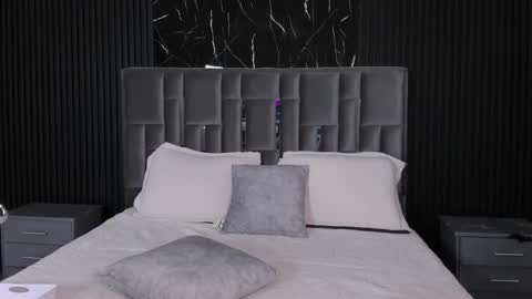 Snapshot of lolaangellx chatting on 11.22.25 Lola Angel online show from 11.22.25