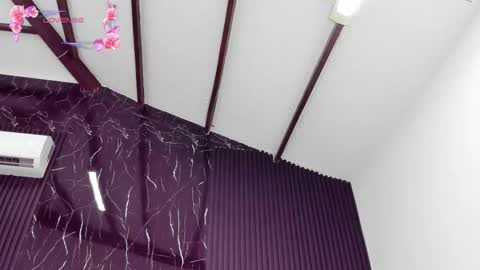 Snapshot of lolaangellx chatting on 11.25.25 Lola Angel online show from 11.25.25