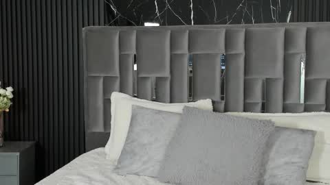 Snapshot of lolaangellx chatting on 12.18.25 Lola Angel online show from 12.18.25