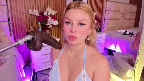 Snapshot of lolaangellx chatting on 02.28.26 Lola Angel online show from 02.28.26