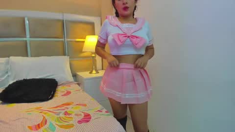 Snapshot of lolaavibee chatting on 09.20.25 Lola Vibe online show from 09.20.25