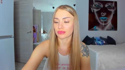 lolabani675452 online show from 10.13.25