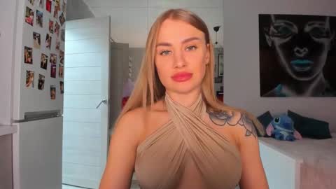 lolabani675452 online show from 12.20.25