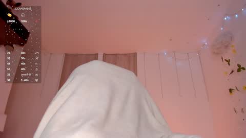 Snapshot of lolaberry_ chatting on 01.22.25 Lola Berry online show from 01.22.25