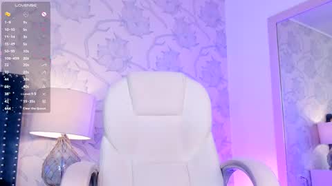 Snapshot of lolaberry_ chatting on 04.23.26 Lola Berry online show from 04.23.26