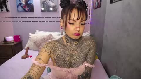 Snapshot of lolabrouse__ chatting on 07.10.26 Lola online show from 07.10.26