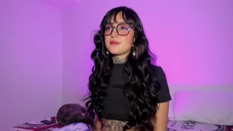 Snapshot of lolaleah_ chatting on 06.17.26 Lola online show from 06.17.26