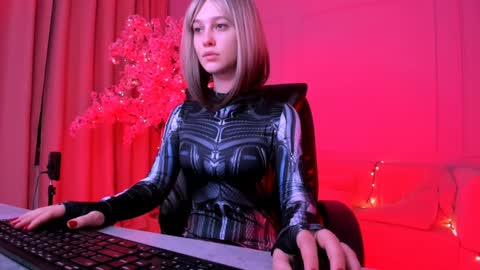 lolalemona online show from 12.15.24