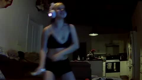 Lola Lixx online show from 10.04.25