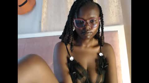 lolamia7 online show from 11.12.25