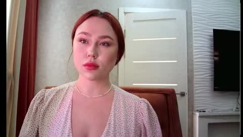 Snapshot of lolamint_ chatting on 10.01.25 Lola online show from 10.01.25
