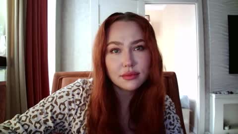 Snapshot of lolamint_ chatting on 10.07.25 Lola online show from 10.07.25