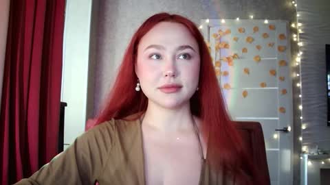 Snapshot of lolamint_ chatting on 10.23.25 Lola online show from 10.23.25