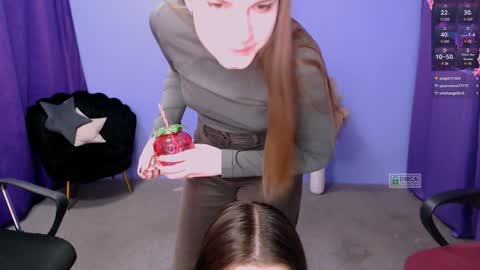 Snapshot of lolamrrr chatting on 12.17.24 Lola pvt is OPEN online show from 12.17.24