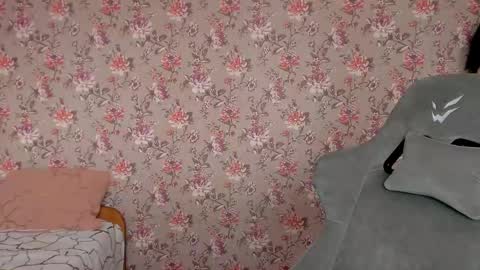 Snapshot of lolarozzie chatting on 04.20.26 Lola Next stream January 6th at 0500am 30 minutes GMT online show from 04.20.26