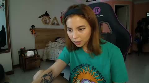 Snapshot of lolaverse chatting on 02.27.25 Lola doll online show from 02.27.25