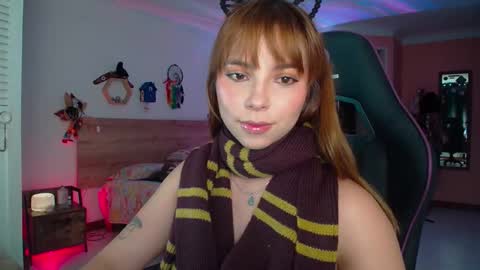 Snapshot of lolaverse chatting on 10.07.25 Lola doll online show from 10.07.25