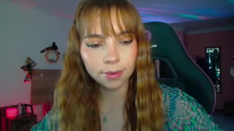 Snapshot of lolaverse chatting on 10.18.25 Lola doll online show from 10.18.25