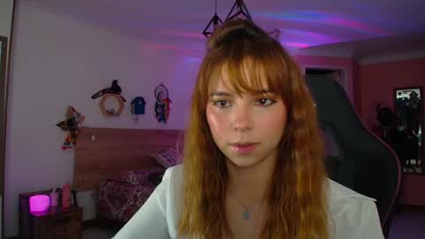 Snapshot of lolaverse chatting on 10.19.25 Lola doll online show from 10.19.25