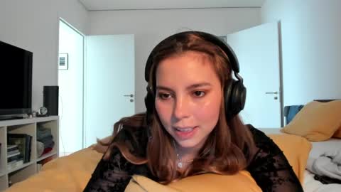 Snapshot of lolaverse chatting on 04.18.26 Lola doll online show from 04.18.26