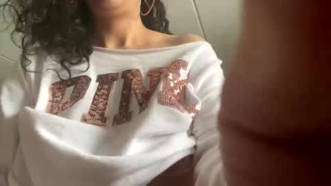 Snapshot of lolaxo4u87 chatting on 02.22.26 lolaxo4u87 online show from 02.22.26