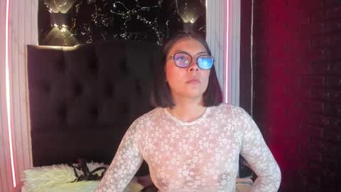 Snapshot of lolaxxxperiience chatting on 12.01.25 Lola online show from 12.01.25