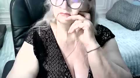 Snapshot of lolkaalyss chatting on 04.23.26 LolkaAlyss online show from 04.23.26