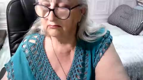 Snapshot of lolkaalyss chatting on 04.26.26 LolkaAlyss online show from 04.26.26