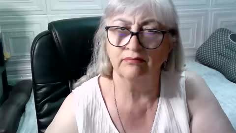 Snapshot of lolkaalyss chatting on 05.05.26 LolkaAlyss online show from 05.05.26