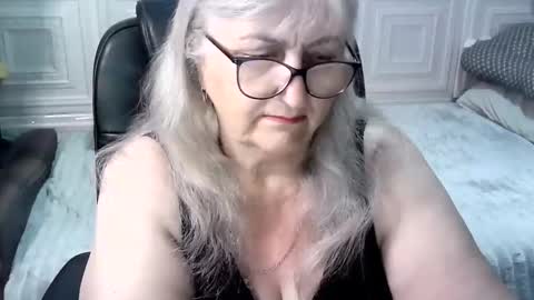 Snapshot of lolkaalyss chatting on 05.10.26 LolkaAlyss online show from 05.10.26