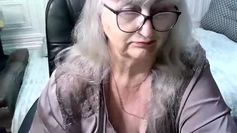 Snapshot of lolkaalyss chatting on 05.17.26 LolkaAlyss online show from 05.17.26