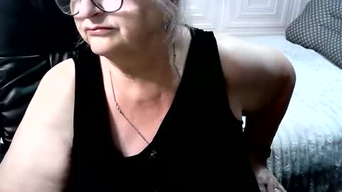 Snapshot of lolkaalyss chatting on 05.28.26 LolkaAlyss online show from 05.28.26