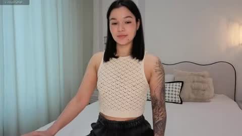 Snapshot of lolly_turner chatting on 05.18.26 lolly_turner online show from 05.18.26