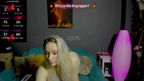 Snapshot of lollyhotpop chatting on 02.19.25 lollyhotpop online show from 02.19.25