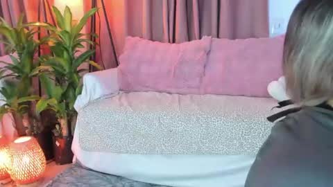 Snapshot of lollypetitte_ chatting on 06.18.26 Lolly online show from 06.18.26